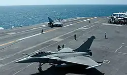 Avion « multirôle » Rafale de l'Aéronavale, l'aviation embarquée de la Marine.
