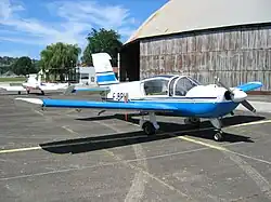 Vue trois-quarts avant droite.