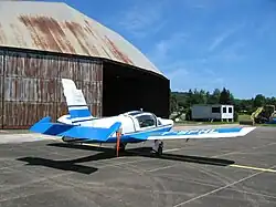 MS Rallye 893 utilisé par l'aérodrome de Besançon-Thise pour remorquer des planeurs.