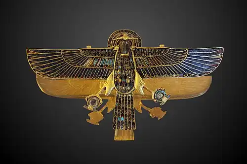 Pectoral trouvé sur la momie du taureau Apis du règne de Ramsès&nbsp;II