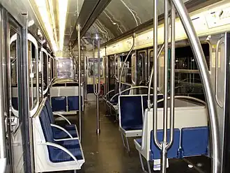 Intérieur rénové (juillet 2006).