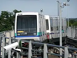 Rame changeant de voie au terminus La Poterie.