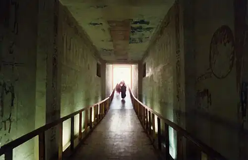 Corridor de l'entrée du tombeau.