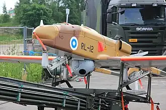 Détail sur le senseur électro-optique TV/IR et les patins d’atterrissage