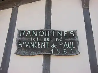 Inscription «&nbsp;Ici est né Vincent de Paul 1581&nbsp;» en façade de Ranquines