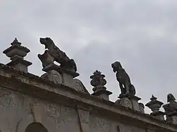 La colonnade des chiens.