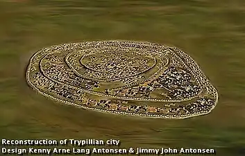 Reconstitution d'une cité, fortifiée par des enceintes concentriques constituées de rangés de maisons mitoyennes de plusieurs kilomètres de long.