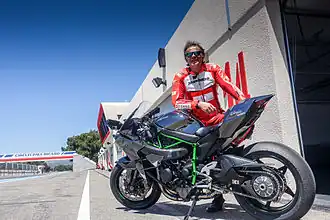 Le 21 mai 2015, pour le magazine Automoto sur TF1, Philippe Monneret devient le pilote le plus rapide du monde sur circuit en atteignant 357&nbsp;km/h sur une Kawasaki H2R à compresseur, dans la ligne droite du Mistral, étant plus rapide que les Toyota et Audi du championnat du monde d'endurance, qui ont atteint la vitesse maximale de 343&nbsp;km/h.
