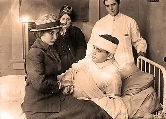 Terrible adversaire (Reggie Mixes In) (1916) : Bessie Love et Douglas Fairbanks