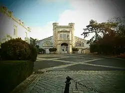 Entrée du cellier Carnot