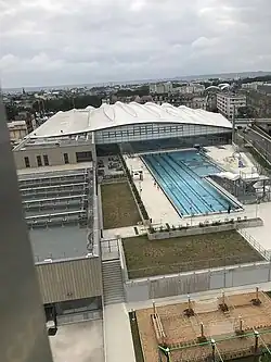 Vue de l'extérieur ;