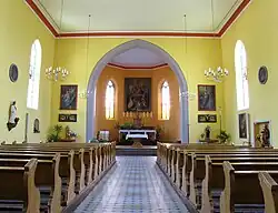 Vue intérieure de la nefvers le chœur.