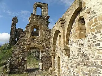 Autre vue de la chapelle du château d'Artias.