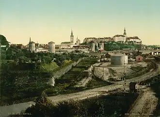 Une vue de Tallinn dans la dernière décennie du XIXe siècle. le bastion Skoone en avant plan à  gauche, Toompea au fond.