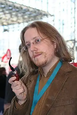 Le créateur du site, :Rich Johnston&nbsp;(en).