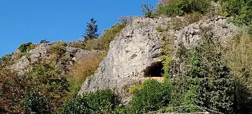 Rochers de Bouffioulx et grotte de Montrou.