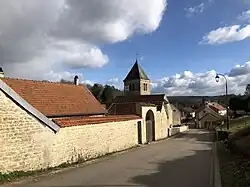 L'église de Rochetaillée, vue du haut de la rue de l'église