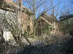 Bâtiments abandonnés dans l'ancien dépôt de munitions.