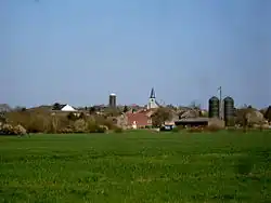 Le village vu depuis l'ouest.