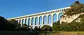 Aqueduc de Roquefavour vu depuis le champ au Nord-Est.