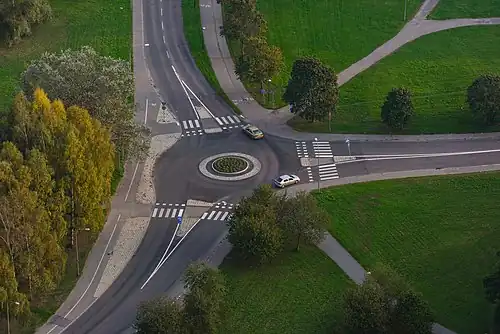 Rond-point Vällingbyvägen/Råckstavägen.