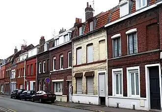 Rue Malesherbes : maisons de la fin du XIXe&nbsp;siècle dans le secteur épargné par les bombardements