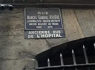 Voir la plaque.