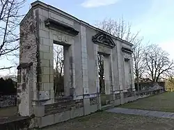 Ruines du château des Dervallières.