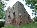 Les ruines de la chapelle vues de l'extérieur - arches