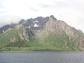 Vue de la face sud de Rulten avec le vallon de Trolldallen.