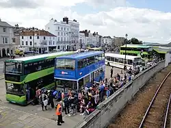 Gare routière sur l'île de Wight (Royaume-Uni)