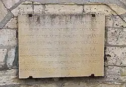 Plaque commémorative de l'histoire de Guillaume le Conquérant.