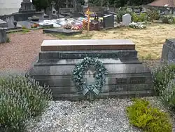 Sépulture d'Antoine Depage et de son épouse dans le cimetière de Watermael-Boitsfort (croisée des allées nos&nbsp;105 et 112)