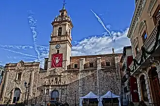 Campanario de la Basílica menor de San Jaime en la plaza Mayor de Algemesí.