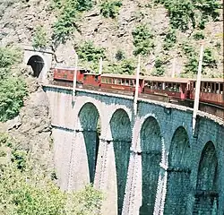 Une rame sur le viaduc haut de Loulla (été 2008)