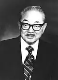 S. I. Hayakawa, sénateur de 1977 à 1983 pour la Californie.