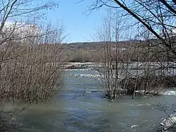 Le Drac au niveau de la drague du Champsaur (hiver 2008).