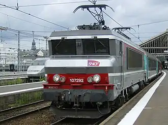 BB 7200 en tête d'un Aqualys pour Paris-Austerlitz, en 2007. La desserte Aqualys est devenue Rémi Express.