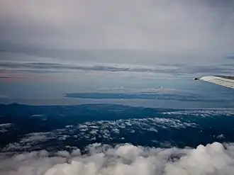 Dans le lointain on aperçoit l'île Sebatik.