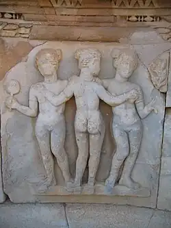 Trois jeunes filles nues