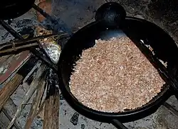 Fécule cuisinée. Servie avec un poisson grillé