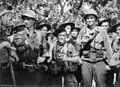 Soldats américains et australiens le 15 février 1944 après leur jonction près de Saidor