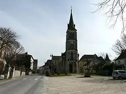 L'église de Saint-Aubin dans le bourg.