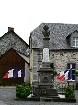 Le monument aux morts.