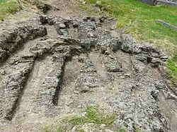 Tombes anthropomorphes.