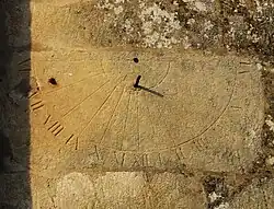 Cadran solaire sur l'église.