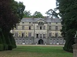 Le château de l'Argentaye : façade principale.