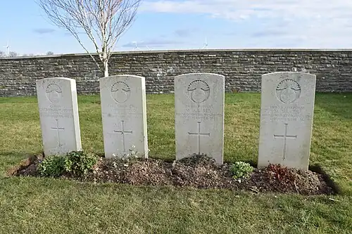 Les tombes de soldats duRoyal Munster Fusiliers (en) tombés le 2 septembre 1918.