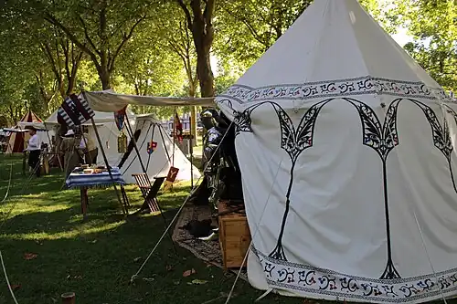 Le marché médiéval lors de la Fête du Bouffon.