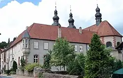 Vue du prieuré, avec son oriel d'angle.